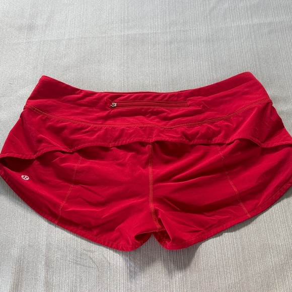 Lululemon Speed Up Low Rise 2.5 Red Shorts Size 8 - Picture 3 of 4